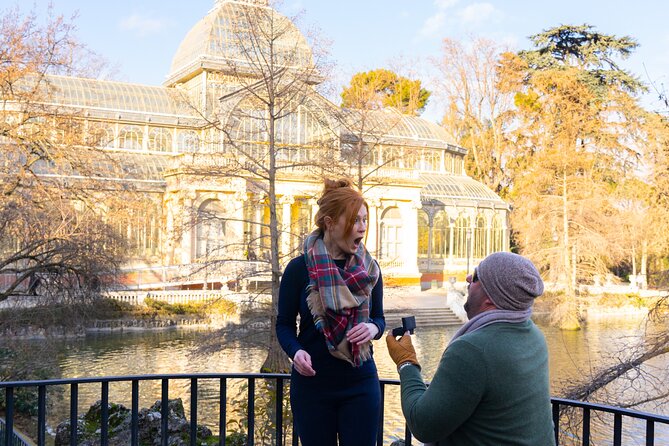 Private Photo Session Tour for Couples in Madrid - Plaza de la Villa: older Madrid vibes for classic couple framing