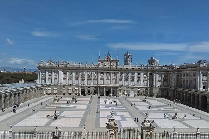 Private tour of the Royal Palace of Madrid - What you’ll do during the visit: a focused palace walk