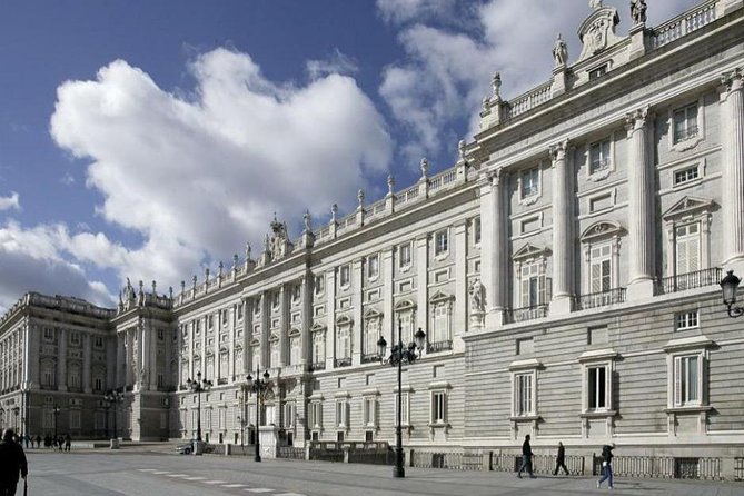Private tour of the Royal Palace of Madrid - How the private format changes the whole palace experience