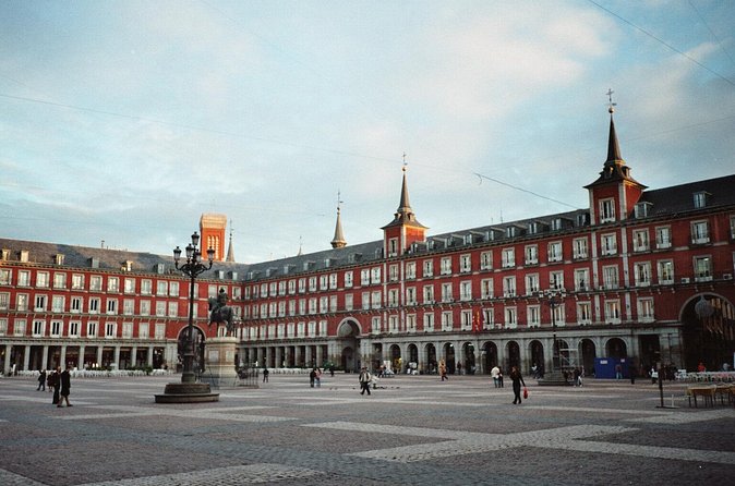 Private Tour: Santiago Bernabeu Stadium & Modern Madrid with Hotel pick up - Palacio de Linares: a stylish Madrid pause