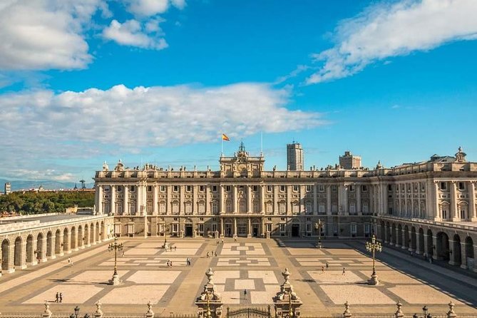 Private Transfer: Madrid to Madrid Airport MAD in Luxury Van - Timing at MAD: Short Ride, Big Importance