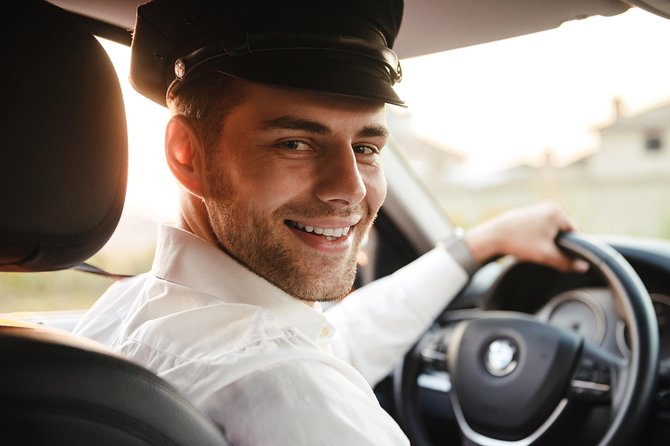 Private transfer to Madrid Airport (MAD) - Pickup in Madrid: the WhatsApp message and lobby meet-up