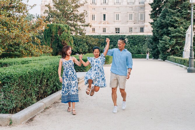 Private Vacation Photography Session with Photographer in Madrid - How the 1-Hour Madrid Session Actually Works