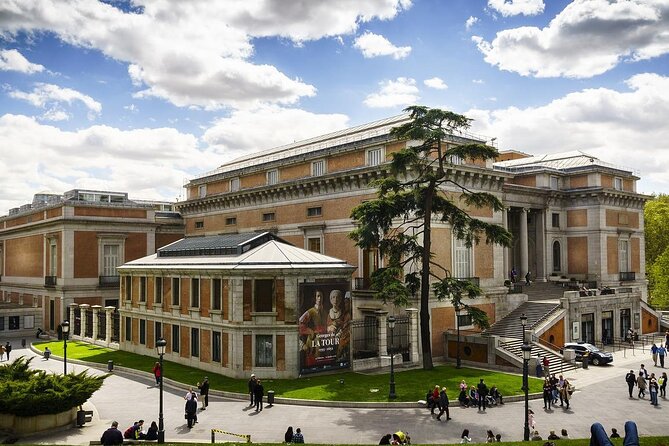 PRIVATE VIP : Prado Museum with an Art expert. Tickets & skip line - Meeting under the Goya statue and getting inside quickly