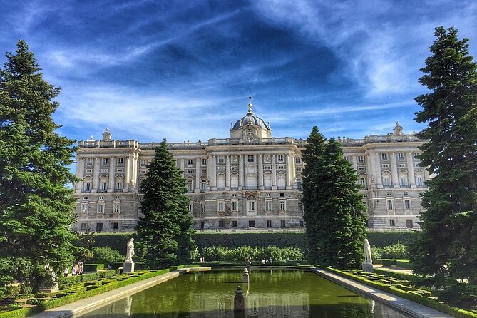 Private VIP tour Royal Palace and city tour. All of Madrid in one day - Plaza de la Villa: architectural evolution in a small footprint