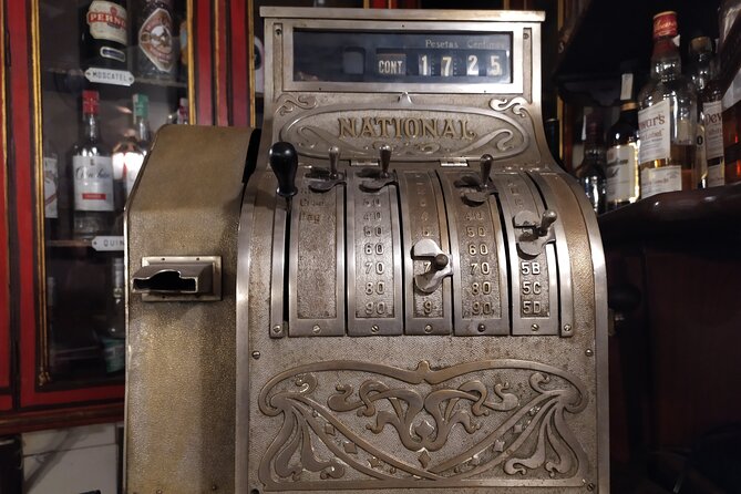 Private walking Tour: The oldest taverns of Madrid - Taberna Antonio Sánchez (1787): three centuries, and a wine surprise