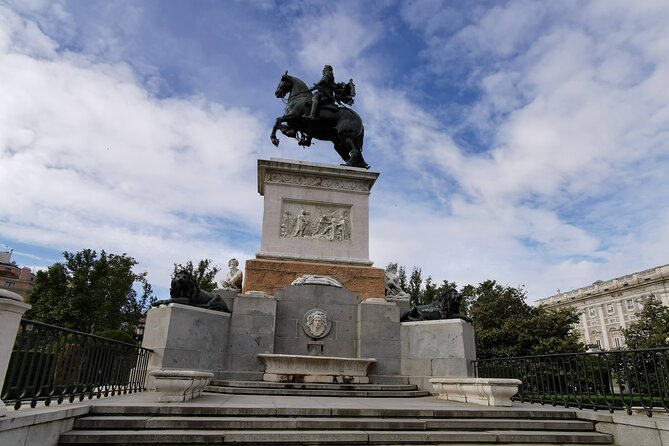 Private Walking Tour to Royal Palace and Old Town of Madrid - What the Private Format Really Changes (Up to 8 People)