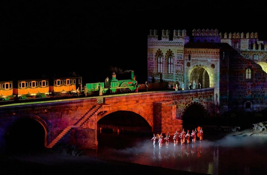 Puy du Fou España "El Sueño de Toledo" Night Show - Lighting, HD projection, and water jets: the show’s secret weapon