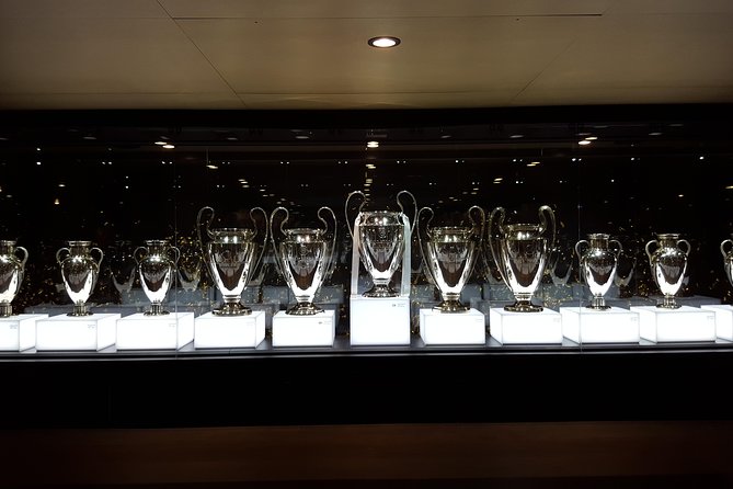 Real Madrid Match at the Santiago Bernabeau - The stadium rhythm: arriving, settling in, and halftime food (own expense)