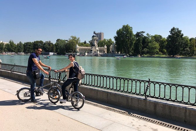 Retiro Park bike tour- Get transported to the XVI century - Puerta de Alcalá: understanding the arch beyond the postcard