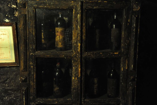 Ribera del Duero Wineries Guided Tour & Wine Tasting from Madrid - Stop in Aranda de Duero: the first winery taste sets the tone