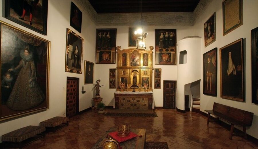 Royal Monastery of the Barefoot nuns: Guided Tour + Tickets - Should you book Royal Monastery of the Barefoot Nuns with a guide?