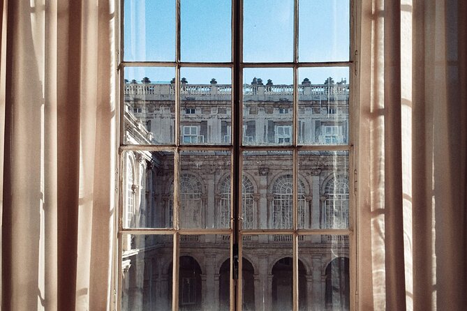 Royal Palace Madrid Small Group Tour with Skip the Line Ticket - Small-group size (up to 8): how it changes the tour