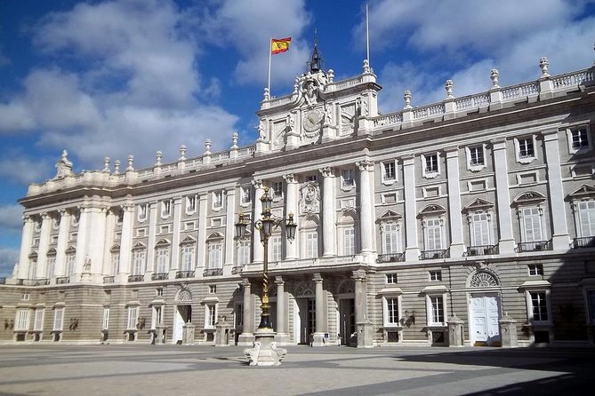 Royal Palace of Madrid Early Entrance Tour Skip-The-Line Ticket - Why early entrance at the Palacio Real changes everything