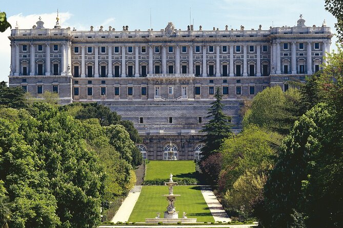 Royal Palace of Madrid Early Entrance Tour Skip-The-Line Ticket - Group size, languages, and the radio system