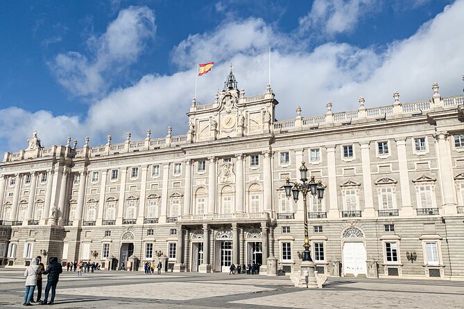 Royal Palace of Madrid Guided Tour and Flamenco Show with Tapas - Garden Views: The Break That Keeps the Pace Human