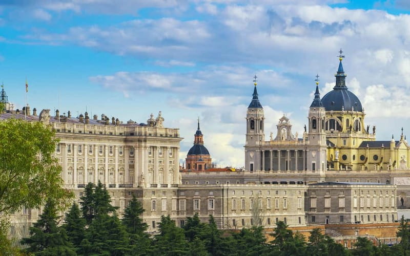 Royal Palace of Madrid: Private tour with entrance included - Key moments that make this tour a smart choice