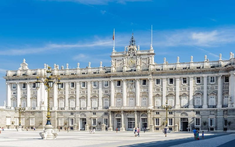 Royal Palace of Madrid: Private tour with entrance included - The palace-and-people connection: why the guide’s order matters