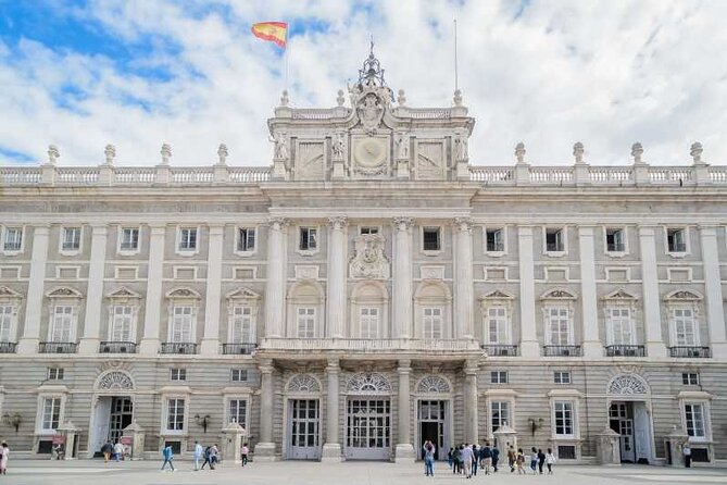 Royal Palace of Madrid Skip the Line Guided Tour - Guides and Group Size: From Up to 30 People to a Real Experience