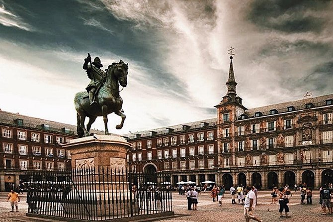 Royal Palace + Old City Madrid Exclusive Guided Walking Tour - Key highlights worth showing up for