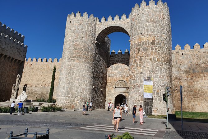 Salamanca and Avila Private Tour from Madrid with Hotel Pickup - Casa de las Conchas and the Shell-Covered Gothic Civil Architecture