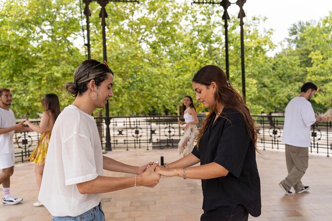 Salsa and Bachata Class in El Retiro park - Group Size, English Instruction, and Staying In the Moment