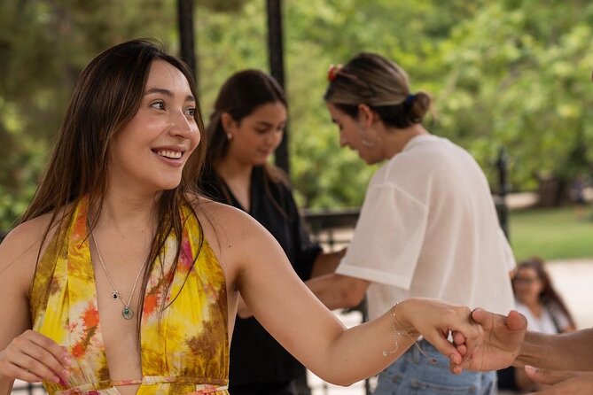 Salsa and Bachata Class in El Retiro park - Meeting at Puerta de Alcalá: Easy Start, No Fuss
