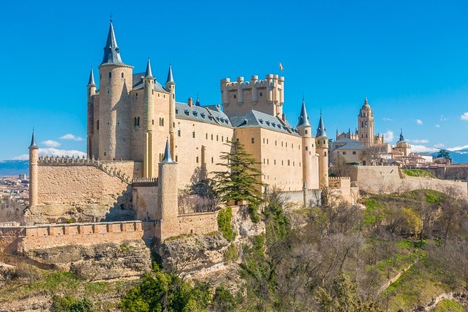 Segovia and Avila Private Tour with Lunch and Hotel Pick up from Madrid - Lunch in Ávila/Segovia day mode: included and filling
