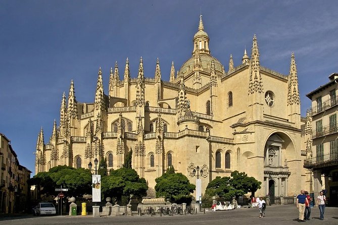 Segovia, Avila & Toledo: Small Group Guided Tour from Madrid - Toledo: the city of three cultures, plus a big cathedral ticket