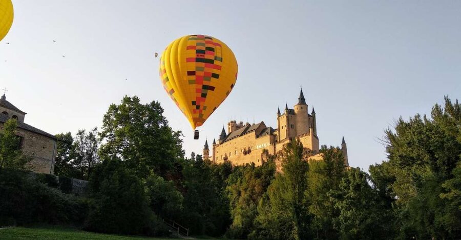 Segovia: Balloon Ride with Transfer Option from Madrid - Landing and the part after you touch down: brunch, cava, and a custom certificate