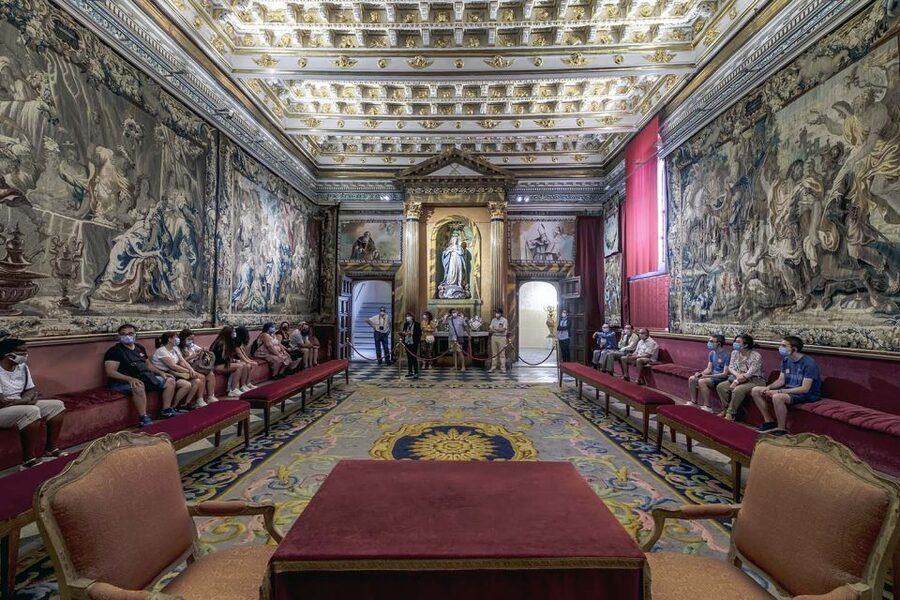 Segovia Cathedral Guided Tour - Religious and Political Importance: More Than Decoration