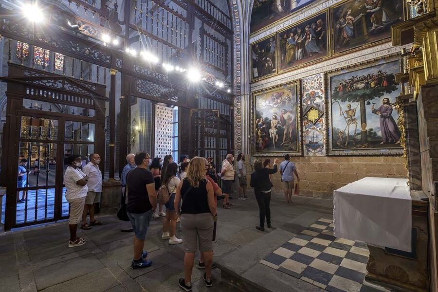 Segovia Cathedral Guided Tour - Entering with a Reserved Ticket (and Why That Matters)