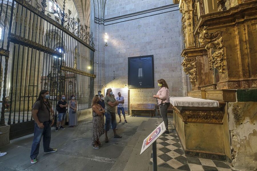 Segovia: Cathedral Tower Guided Tour - Language Reality Check: Spanish Live Guide, Multi-Language Audio, and an English Option