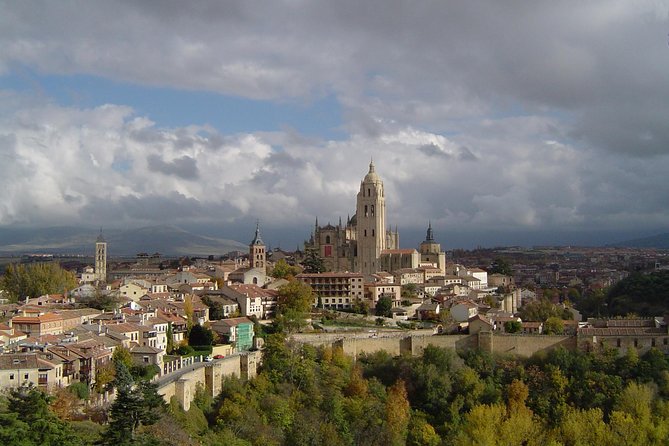 Segovia Experience - Stop 1: The Roman Aqueduct—Segovia’s Instant-Recognition Star