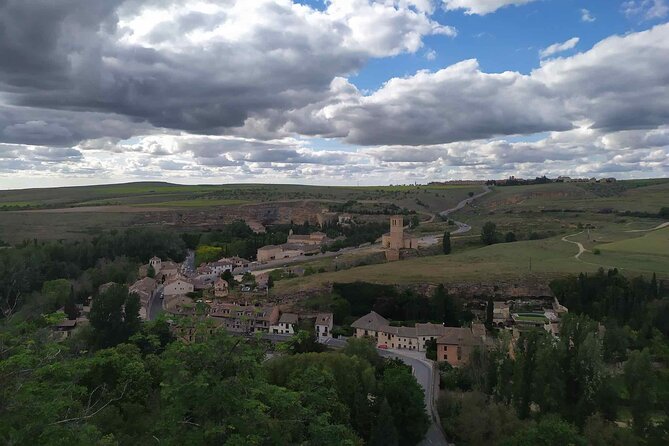 Segovia from the Aqueduct to the Alcazar: A Self-Guided Audio Tour - The route: Aqueduct, viewpoints, and the walk to the Alcázar