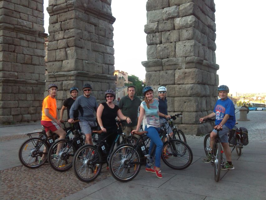 Segovia: guided route on an electric bicycle (ebike) - Meet at the Aqueduct and get oriented fast