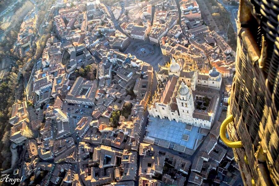 Segovia: Hot Air Balloon Flight with Picnic and Cava - Entering The EoloFLY Bubble: How the morning starts