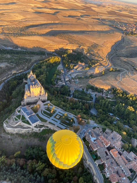 Segovia: Hot Air Balloon Flight with Picnic and Cava - The 1-hour balloon ride over Segovia: what you’ll actually see