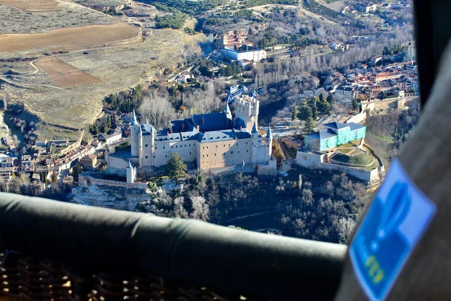 Segovia: Hot Air Balloon Flight with Picnic and Cava - Balloon wrap-up: calm fun, but be ready for hands-on help