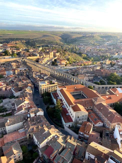 Segovia: Hot-air balloon ride with cava toast - The One-Hour Balloon Flight: Aqueduct, Alcázar, Cathedral, and More