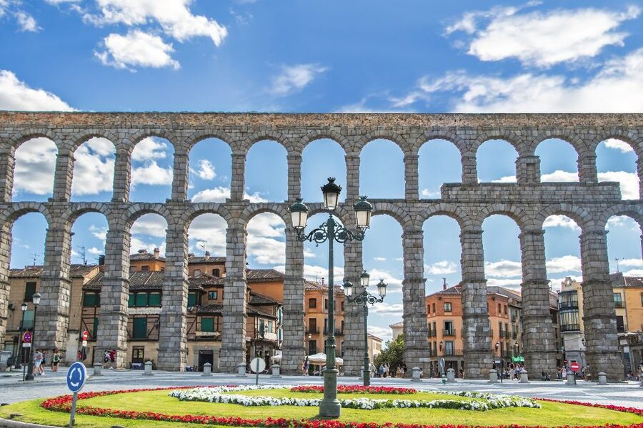 Segovia - Old Town tour including Castle visit - The Roman Aqueduct: what you’re really looking at