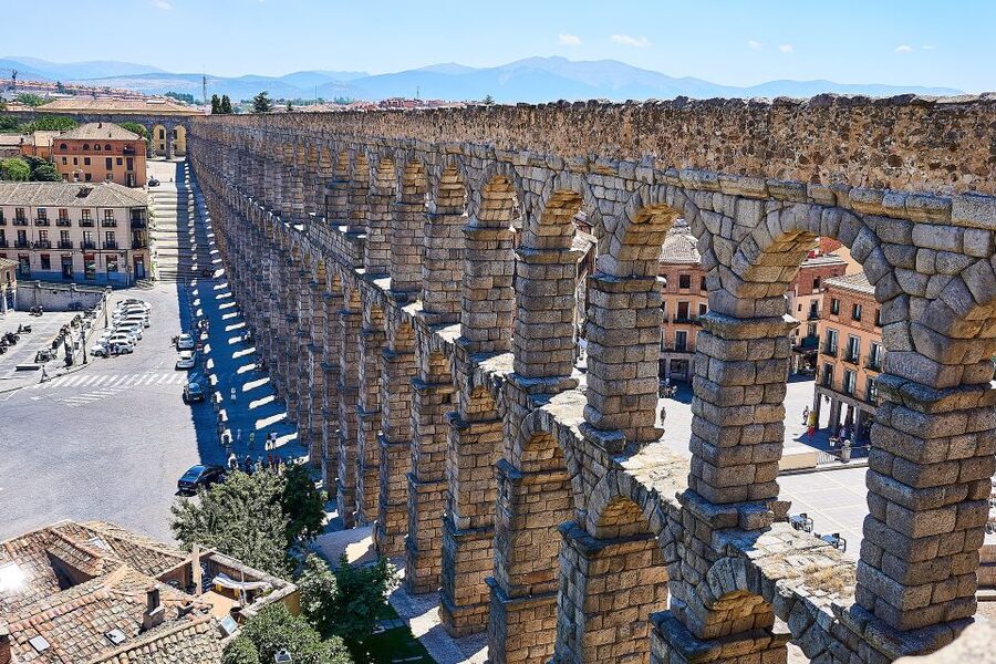 Segovia - Old Town tour including Castle visit - Alcázar of Segovia: a medieval fortress with royal gravity