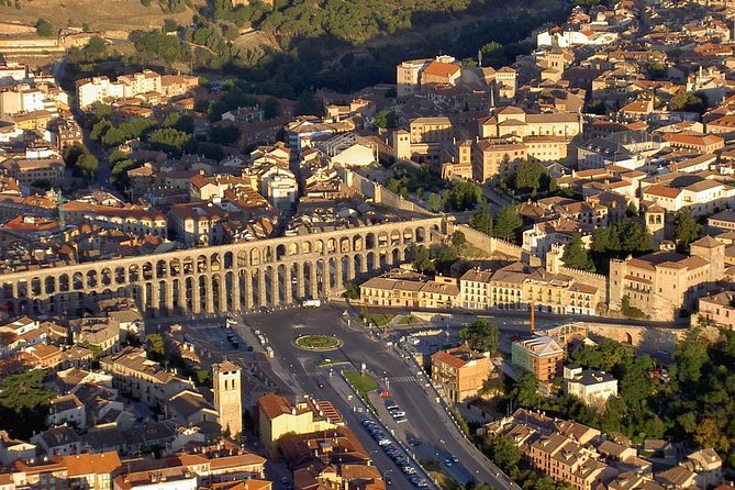 Segovia Private 5 hours Tour from Madrid with Hotel Pick up - Plaza del Azoguejo: Where You Start and How It Sets Up the Rest