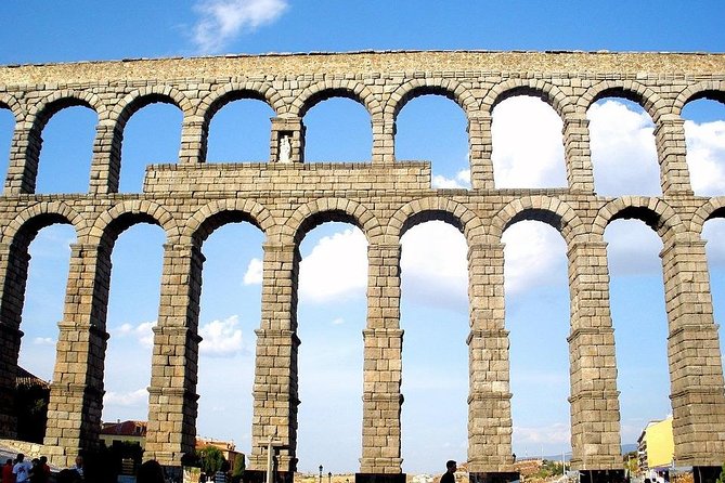 Segovia Private Day Trip from Madrid with Hotel pick up - Stop 2: Acueducto de Segovia (Roman Aqueduct) in Plain Sight