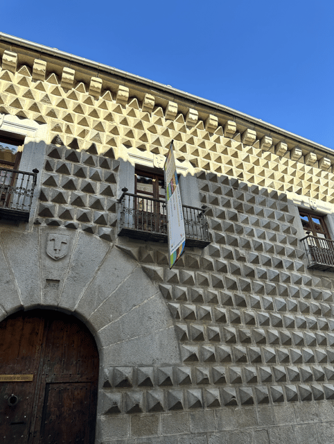 Segovia: private tour with Alcazar, Cathedral and wine tasting - Roman Aqueduct + Old Town Walk: Getting the Lay of the Land