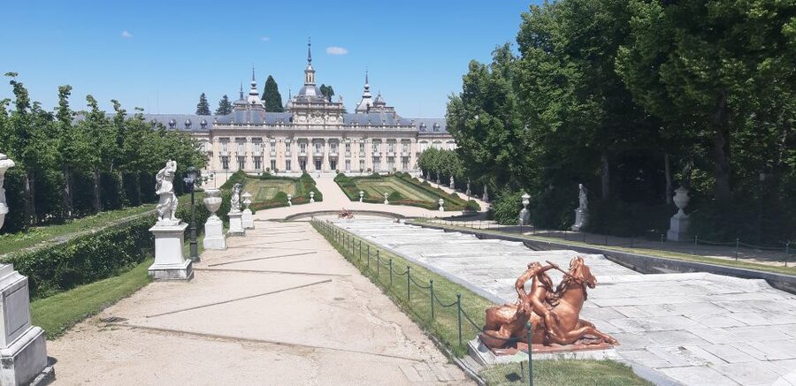 Segovia: Royal Palace of La Granja de San Ildefonso Tour - Start outside Real Colegiata: the meeting point that sets the tempo