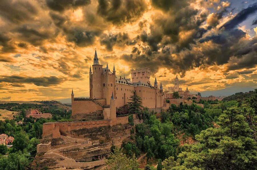 Segovia's Legends and Mysteries Tour in Spanish - Why Segovia legends feel different at sunset