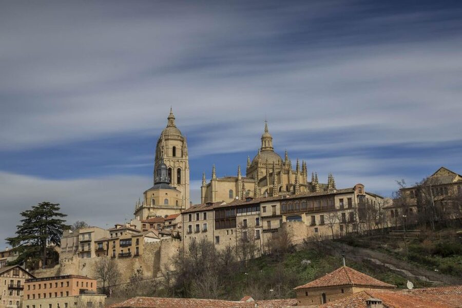 Segovia: Self-Guided Audio Tour on Your Phone - Where it starts and ends: Aqueduct to Alcázar, no meeting point required