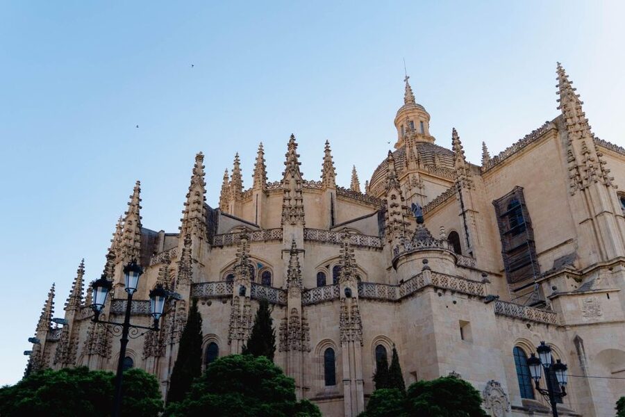 Segovia: Self-Guided Audio Tour on Your Phone - Count Alpuente’s Palace, Alhóndiga, and Antonio Machado’s House: the quieter wins