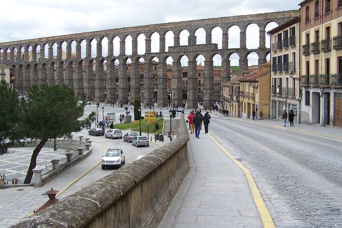 Segovia Walking Private Tour 3 hours with tickets included - La Muralla de Segovia and the ramparts view